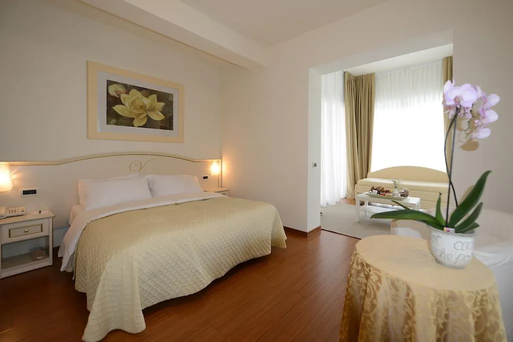 Hotel Viscardo Forte dei Marmi 4*,